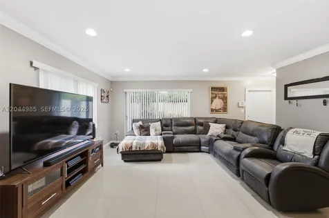 8489 SW 137th Avenue Miami FL 33183