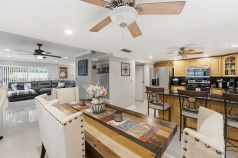 8489 SW 137th Avenue Miami FL 33183