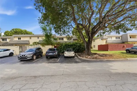 8489 SW 137th Avenue Miami FL 33183