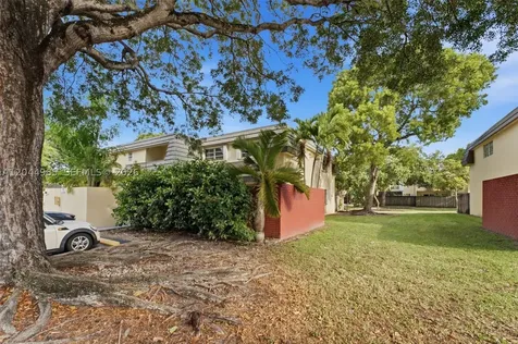 8489 SW 137th Avenue Miami FL 33183