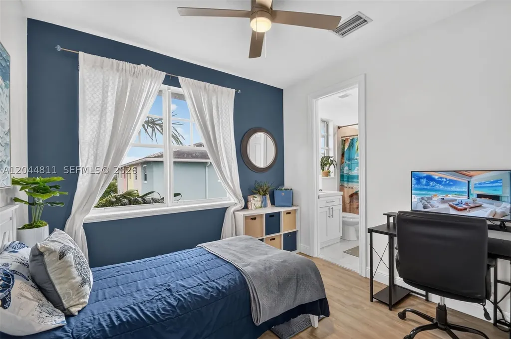 810 N 3rd Avenue N Lake Worth FL 33460