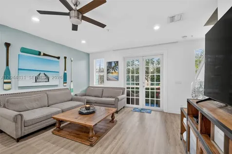 810 N 3rd Avenue N Lake Worth FL 33460