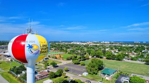 810 N 3rd Avenue N Lake Worth FL 33460