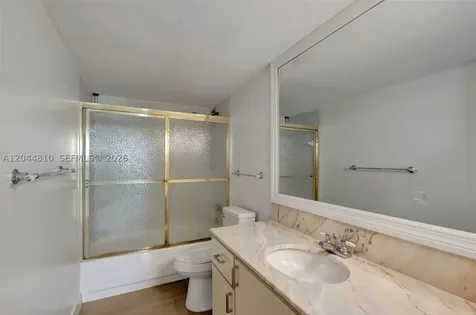 5401 Collins Avenue Miami Beach FL 33140