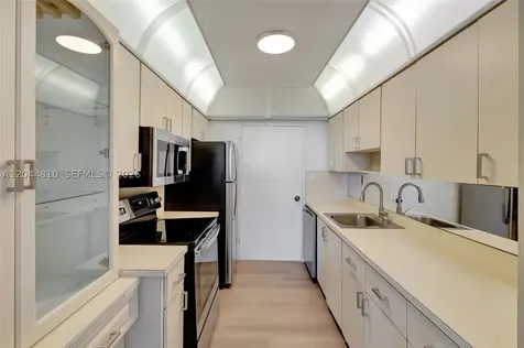 5401 Collins Avenue Miami Beach FL 33140