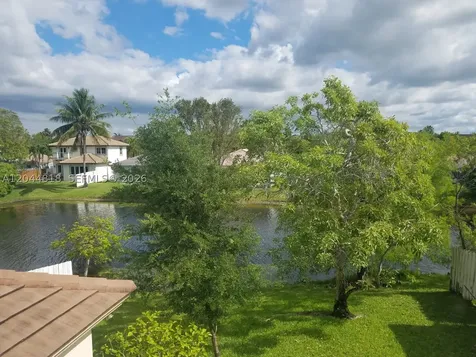 7333 NW 1st Place Plantation FL 33317