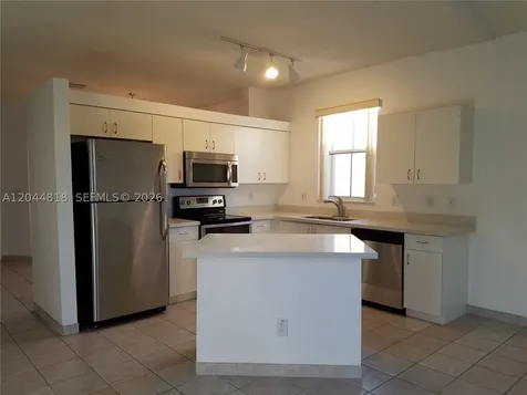 7333 NW 1st Place Plantation FL 33317