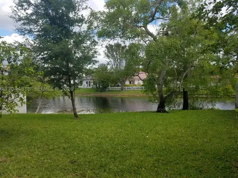 7333 NW 1st Place Plantation FL 33317