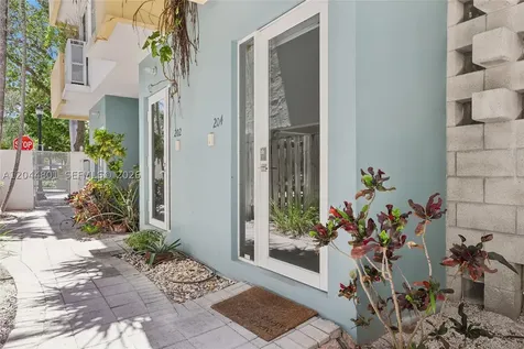 204 Washington Avenue Miami Beach FL 33139