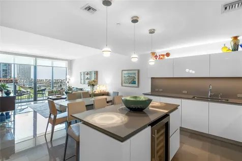 68 SE 6th Street Miami FL 33131