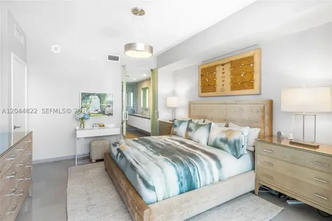 68 SE 6th Street Miami FL 33131