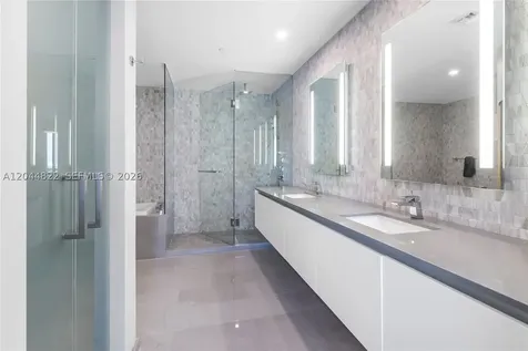 68 SE 6th Street Miami FL 33131