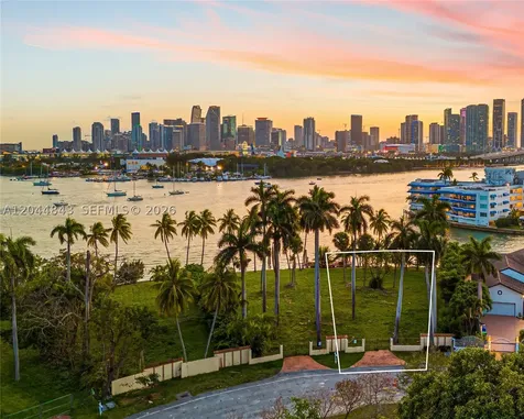 1224 S Venetian Way Miami FL 33139