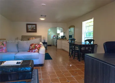 271 NE 154th Street Miami FL 33162