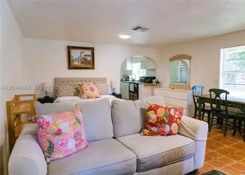271 NE 154th Street Miami FL 33162