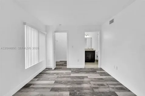2341 NW 33rd Street Oakland Park FL 33309