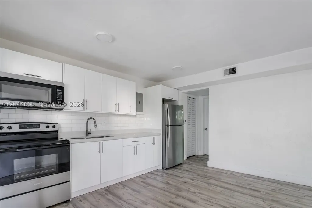 1630 NW 18th Street Miami FL 33125
