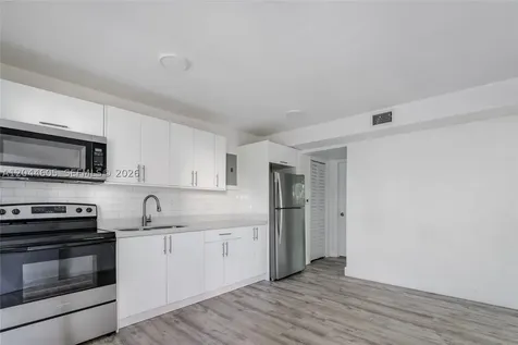 1630 NW 18th Street Miami FL 33125