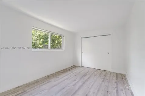 1630 NW 18th Street Miami FL 33125