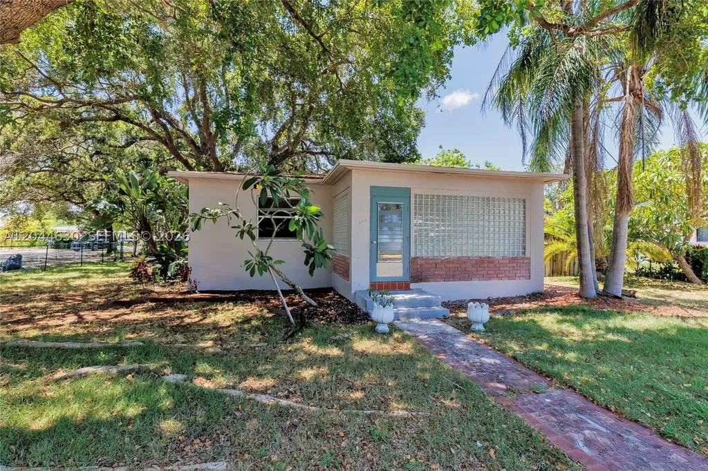842 S 28th Avenue Hollywood FL 33020