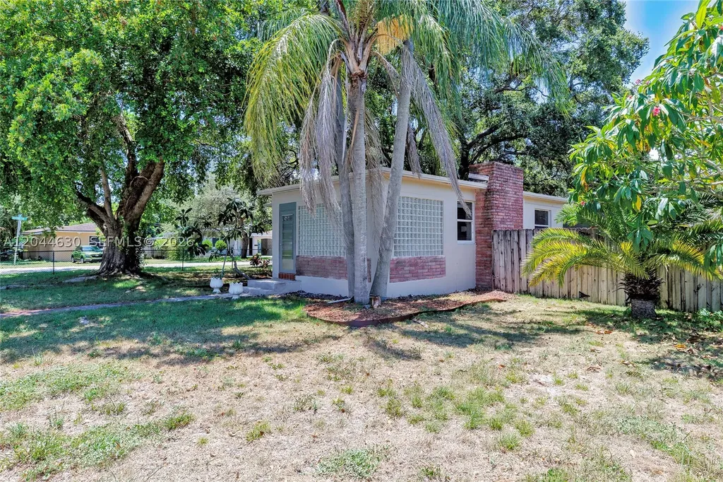 842 S 28th Avenue Hollywood FL 33020