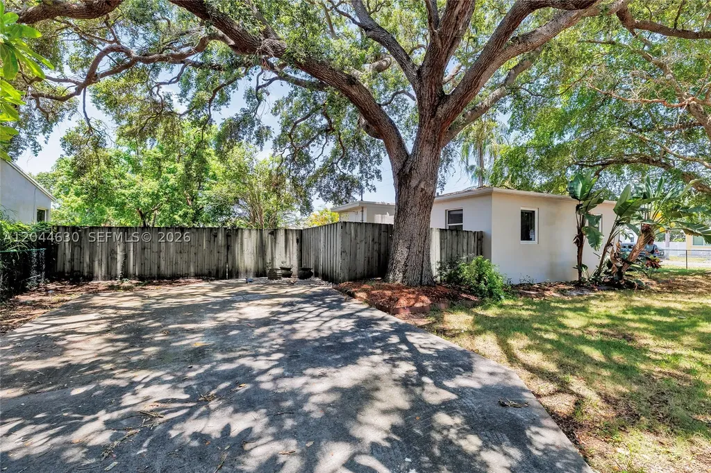 842 S 28th Avenue Hollywood FL 33020