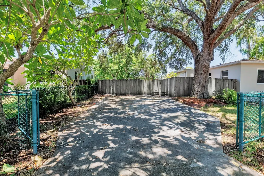 842 S 28th Avenue Hollywood FL 33020