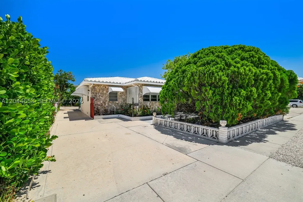 1826 Mckinley Street Hollywood FL 33020