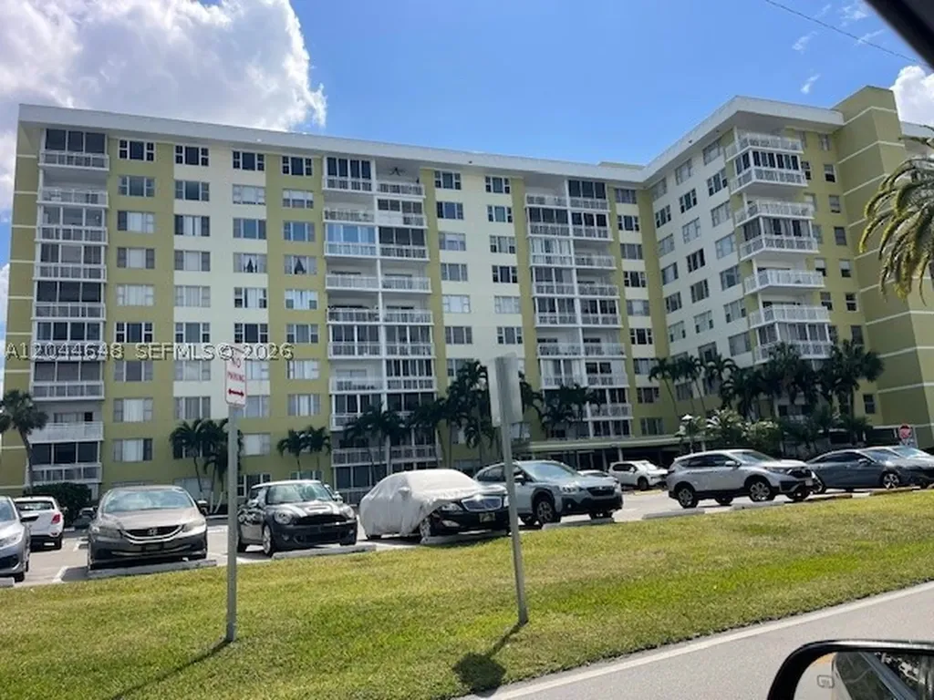 4400 Hillcrest Drive Hollywood FL 33021