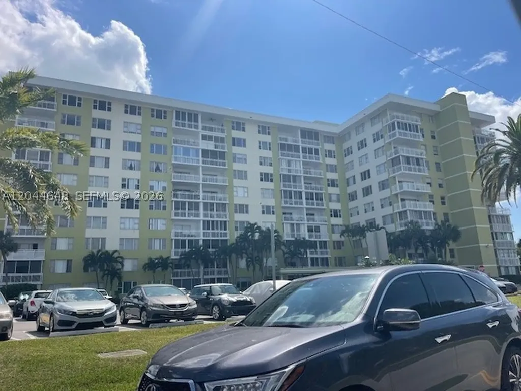 4400 Hillcrest Drive Hollywood FL 33021