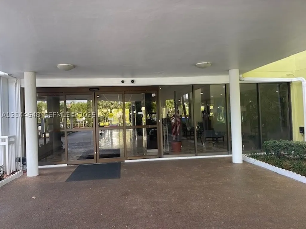 4400 Hillcrest Drive Hollywood FL 33021