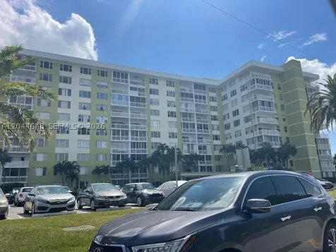 4400 Hillcrest Drive Hollywood FL 33021