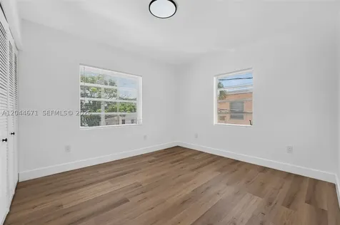 1900 SW 6th St SW 6th Street Miami FL 33135