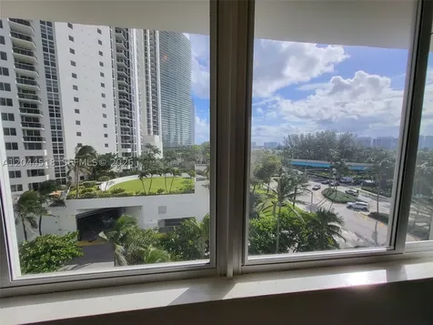 19201 E Collins Avenue Sunny Isles Beach FL 33160