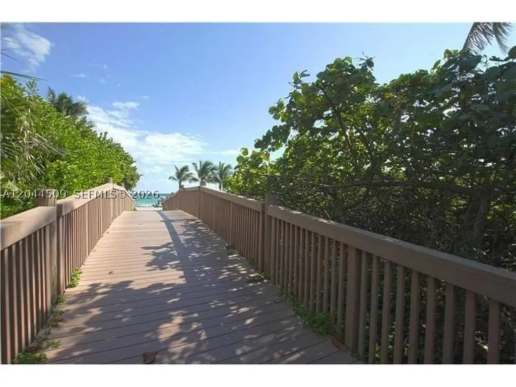 Hollywood FL 33019