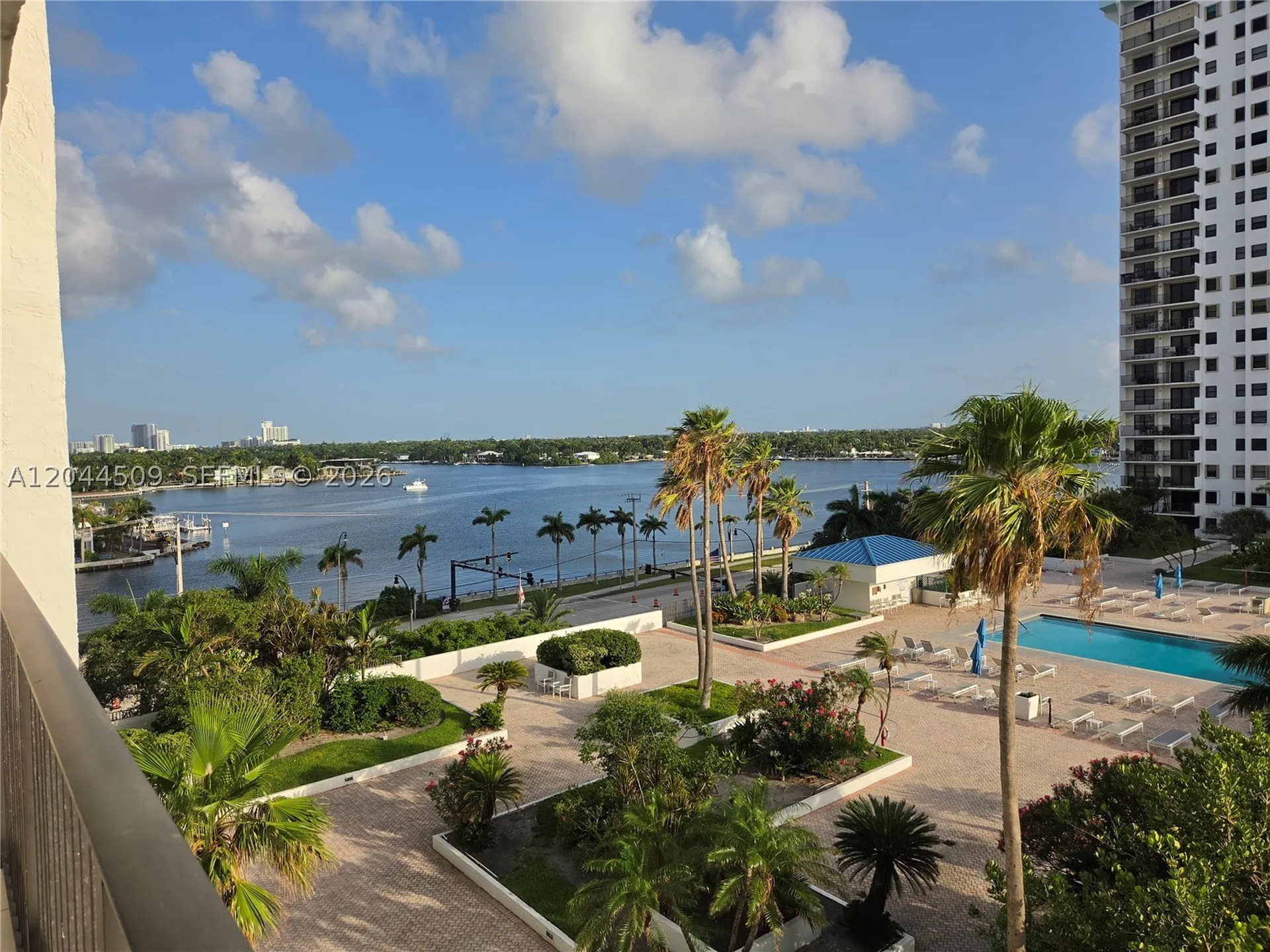 Hollywood FL 33019