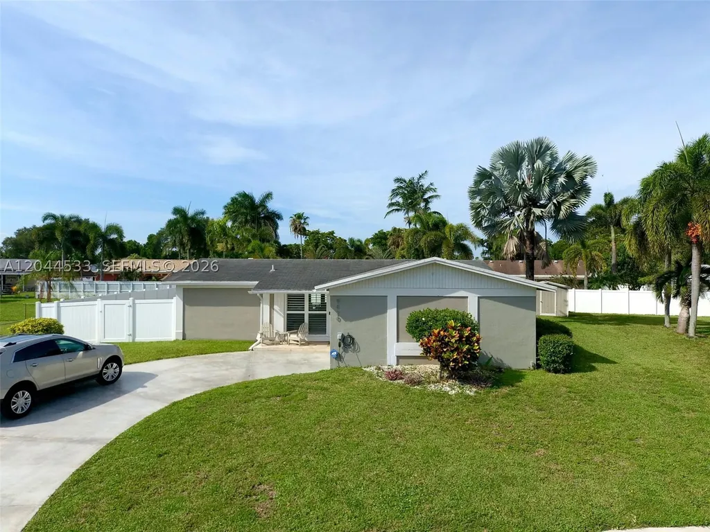 9820 NW 7th Street Pembroke Pines FL 33024