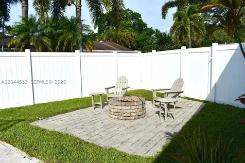 9820 NW 7th Street Pembroke Pines FL 33024