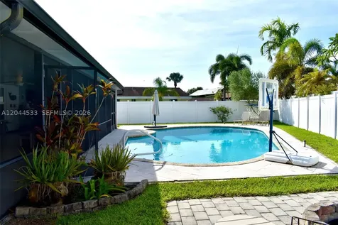 9820 NW 7th Street Pembroke Pines FL 33024
