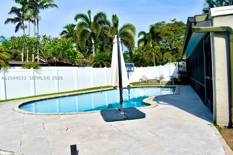 9820 NW 7th Street Pembroke Pines FL 33024