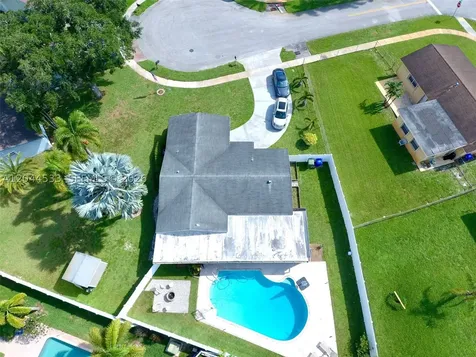 9820 NW 7th Street Pembroke Pines FL 33024
