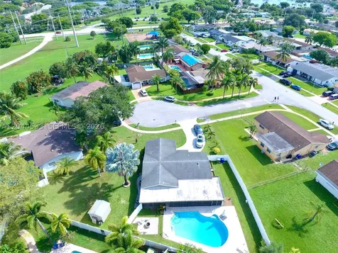 9820 NW 7th Street Pembroke Pines FL 33024
