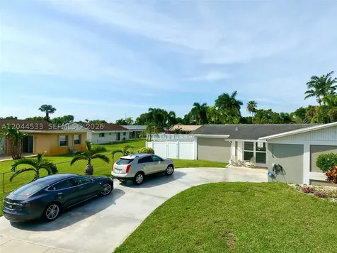9820 NW 7th Street Pembroke Pines FL 33024