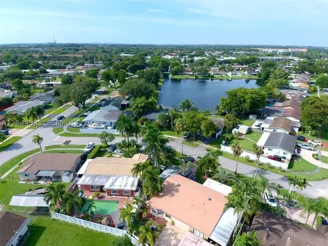 9820 NW 7th Street Pembroke Pines FL 33024