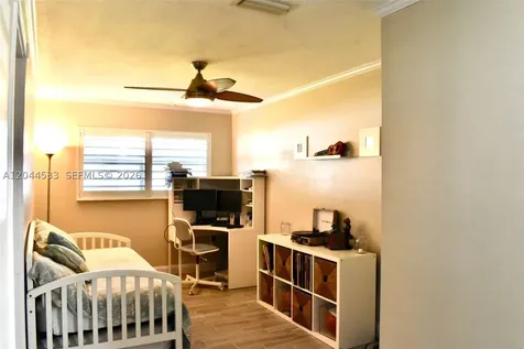 9820 NW 7th Street Pembroke Pines FL 33024