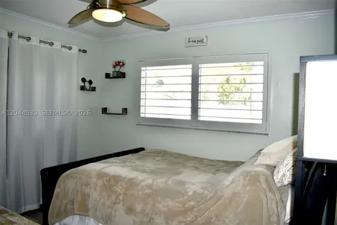 9820 NW 7th Street Pembroke Pines FL 33024
