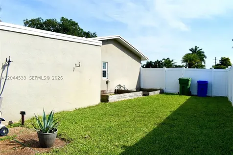 9820 NW 7th Street Pembroke Pines FL 33024