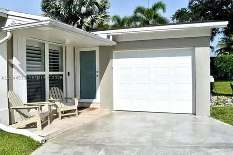 9820 NW 7th Street Pembroke Pines FL 33024