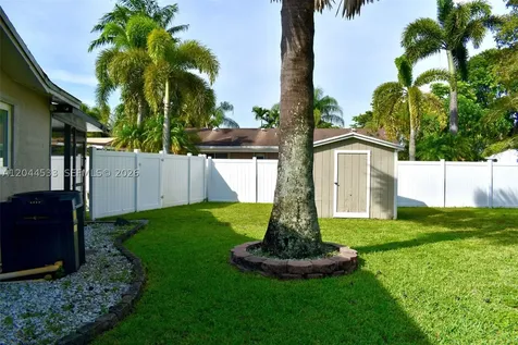 9820 NW 7th Street Pembroke Pines FL 33024