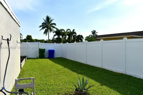 9820 NW 7th Street Pembroke Pines FL 33024